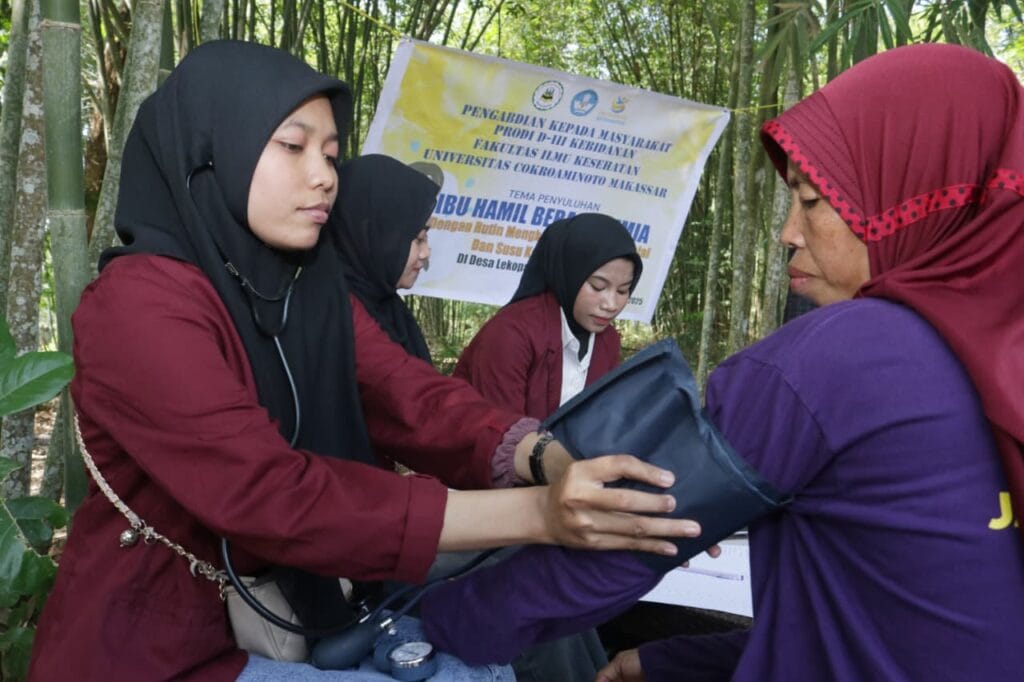 Dosen UCM Edukasi Warga Maros, LPPM Raih Apresiasi Dosen UCM Edukasi Warga Maros, LPPM Raih Apresiasi